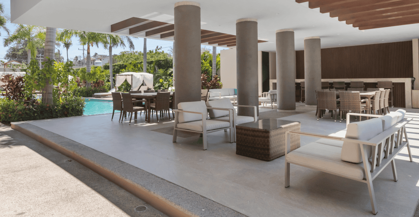 LOUNGE AREA WITH BAR